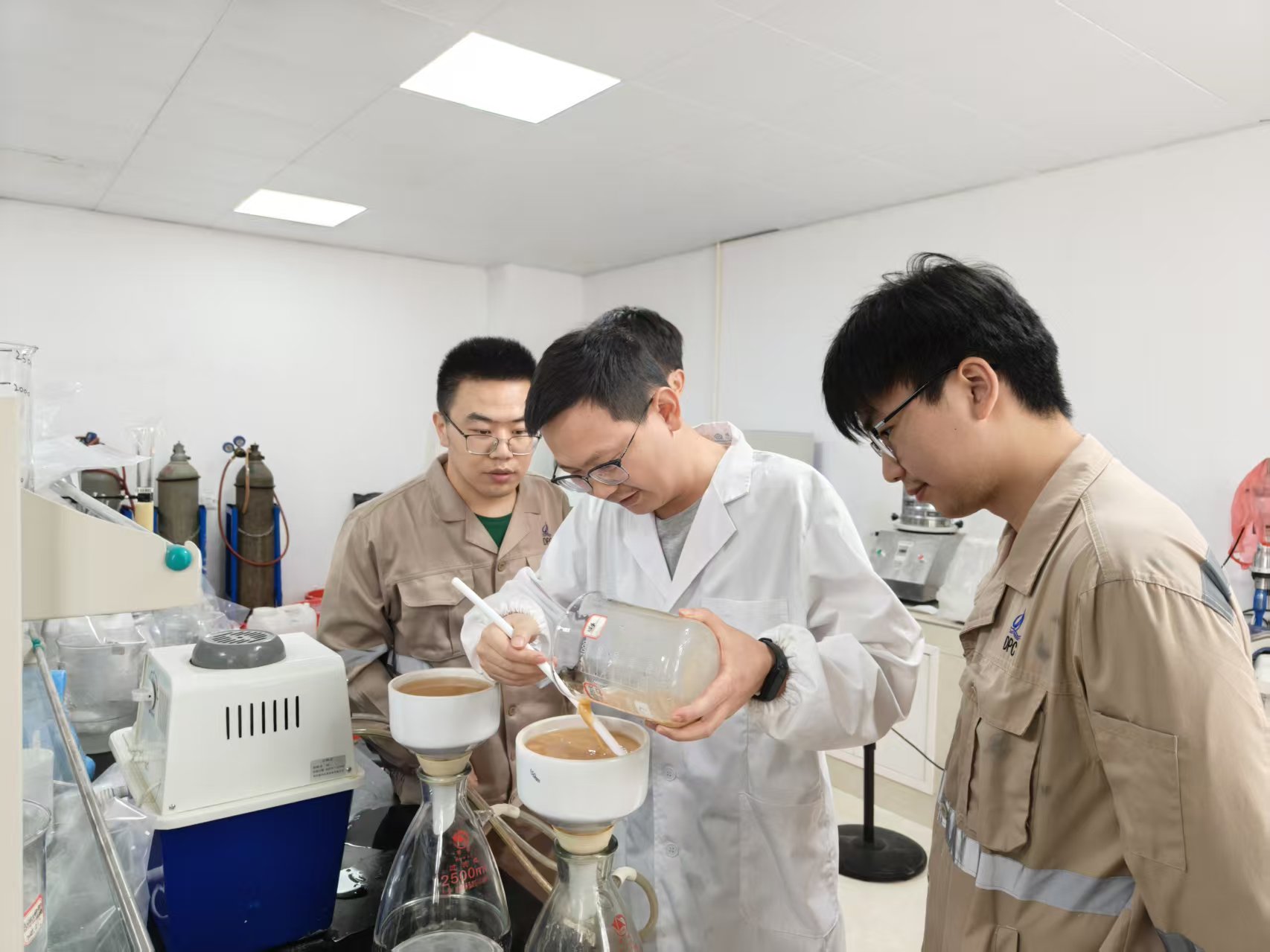 扎根鋰業(yè)，攻堅(jiān)路上讓“鋰”想花開｜中礦鋰業(yè)研發(fā)部90后工程師徐苗